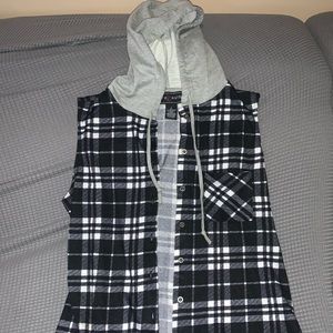 Wet seal sleeveless black and white flannel